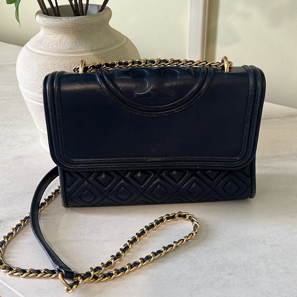 Tory Burch FLEMING MATTE CHAIN WALLET